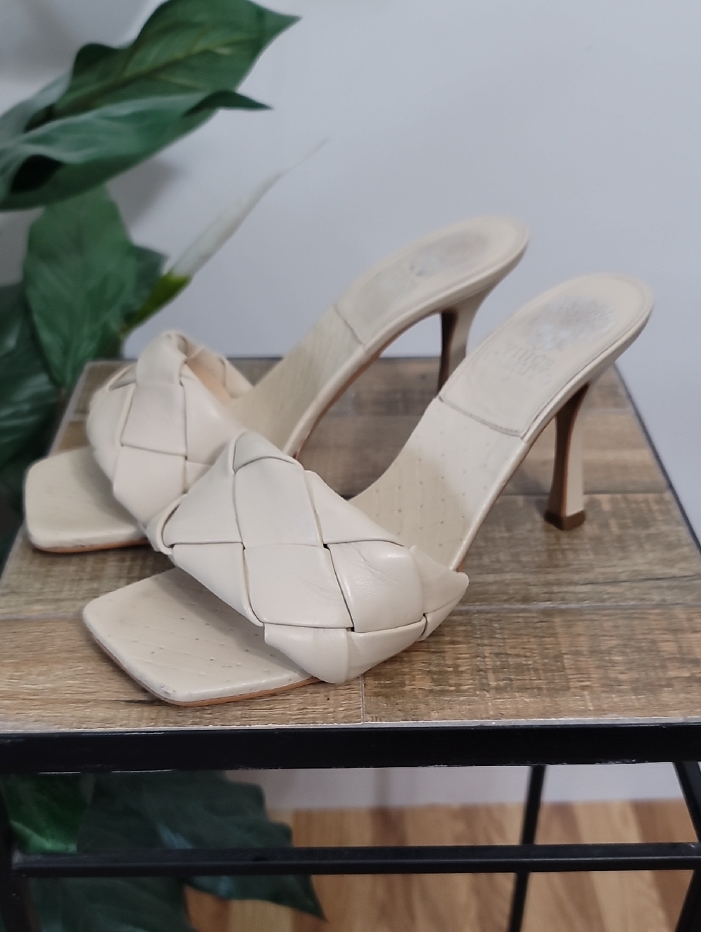 VINCE CAMUTO "Brelaine" Woven Leather Strap Heel Slipon Sandal Sz 8 Bone Cream - Picture 3 of 9